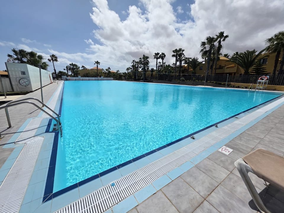 Golden Dream, Swimming Pool and parking House in Corralejo