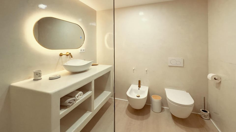 Toilet, Bathroom, bidet, towels
