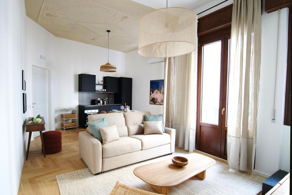TV and multimedia, Living room, Seating area, Evening entertainment