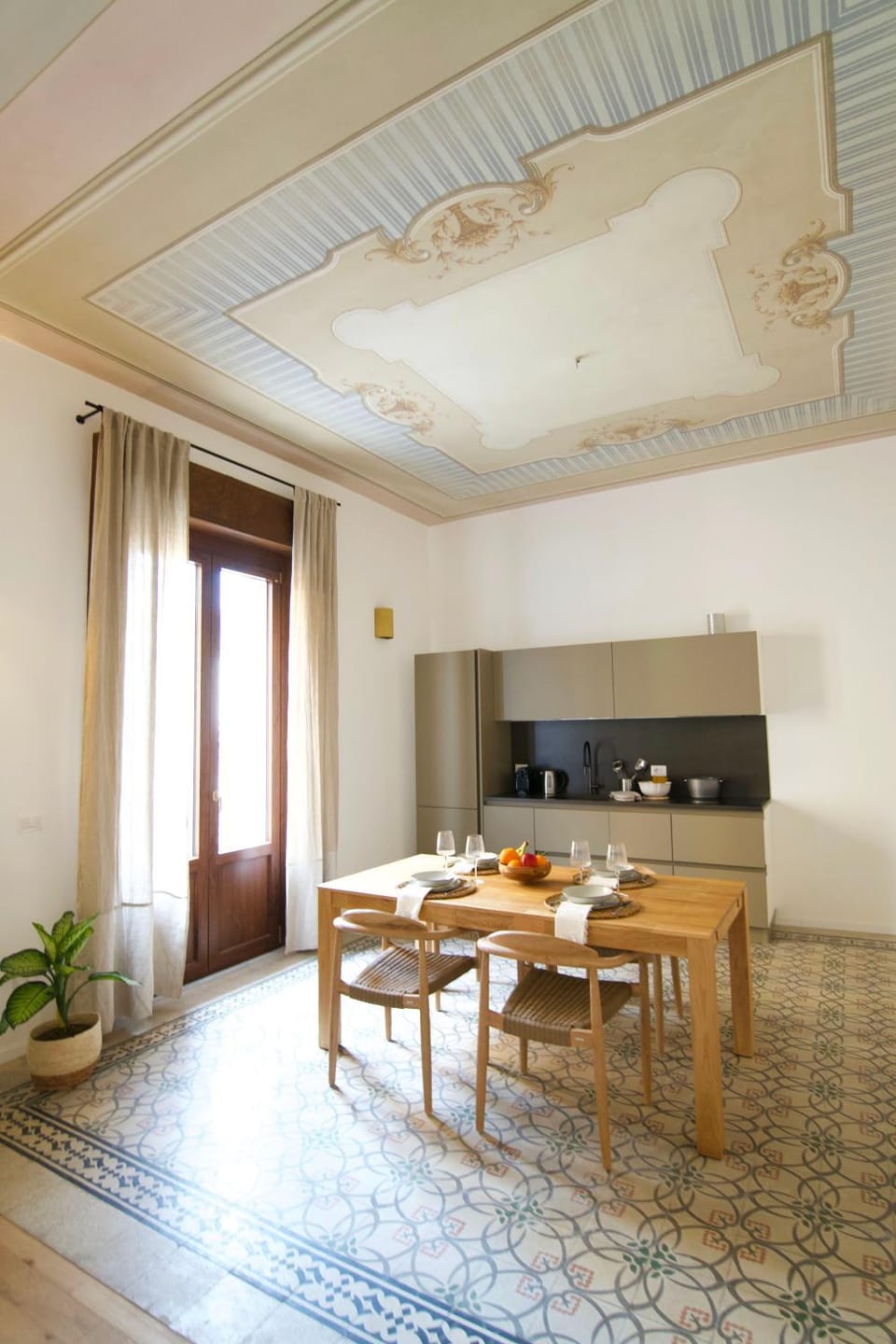 Kitchen or kitchenette, Living room, Seating area, Dining area