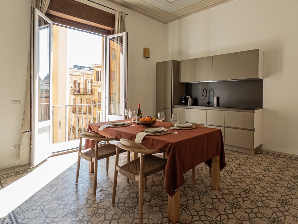 Dining area, kitchen