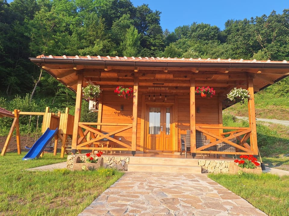 Brvnara, Bogutovačka Banja House in Serbia