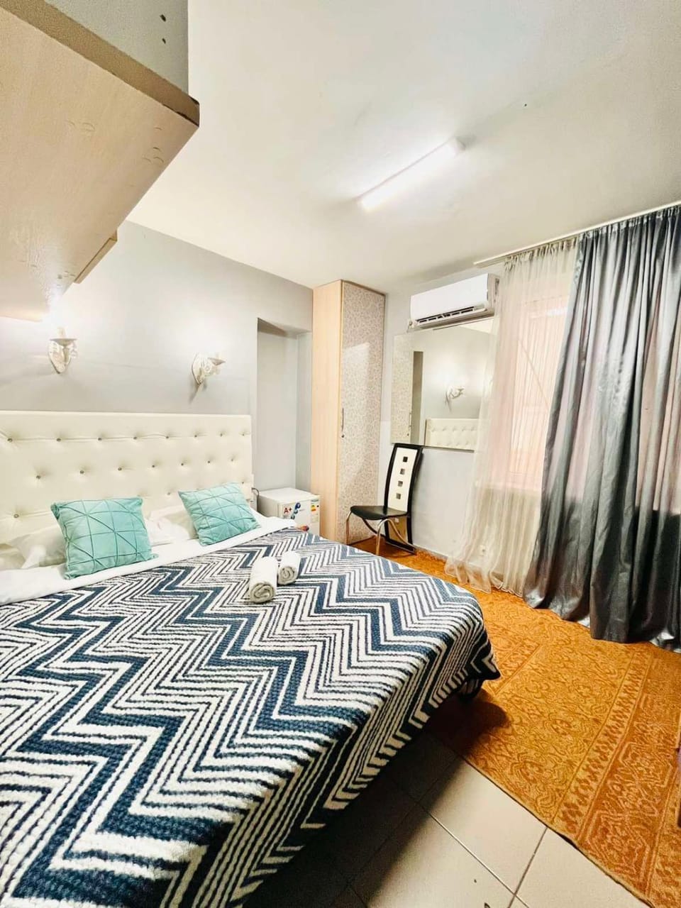 Bed, Photo of the whole room