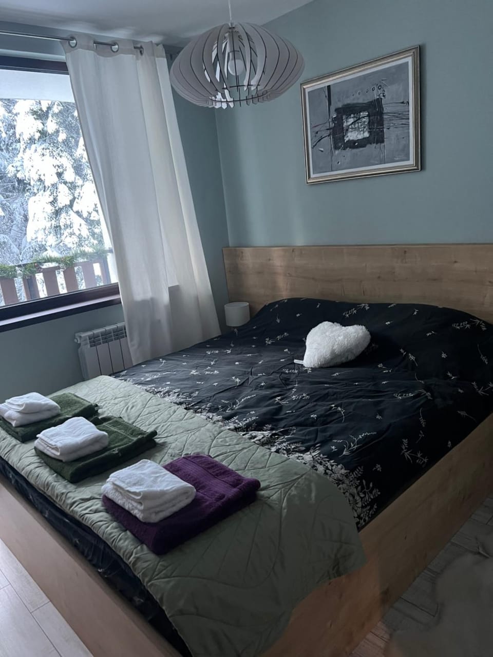 Photo of the whole room, Bedroom