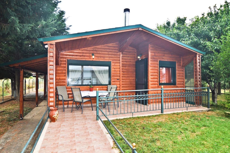 Property building, Patio, Day, Garden, Garden view