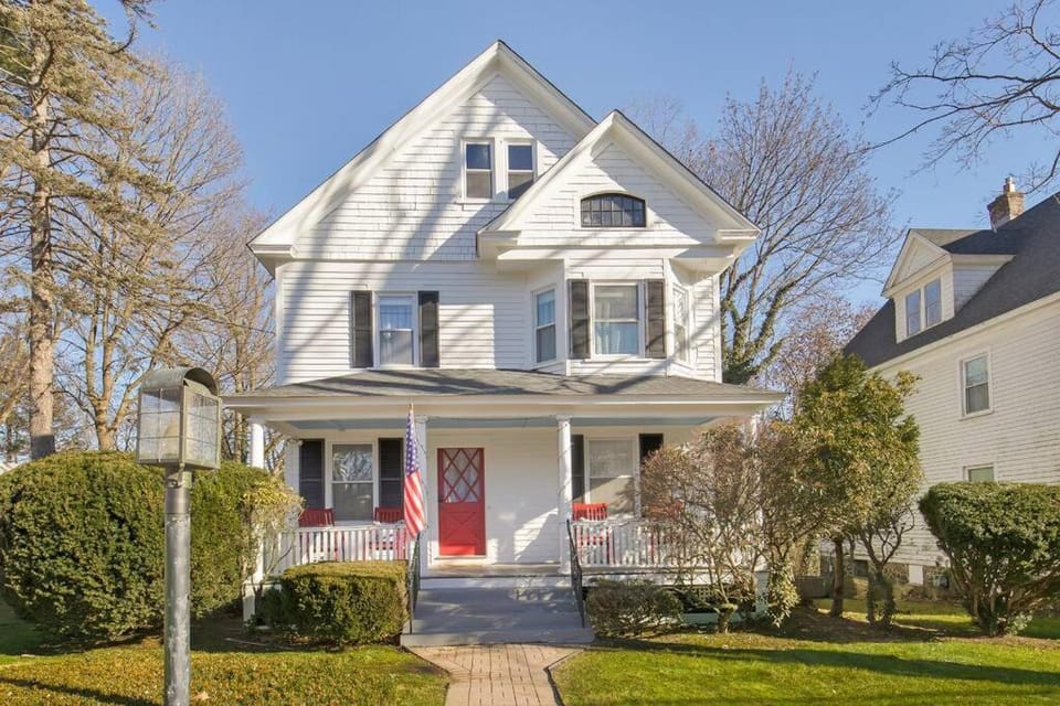 Prime West Hartford Center: Timeless Charm House in West Hartford