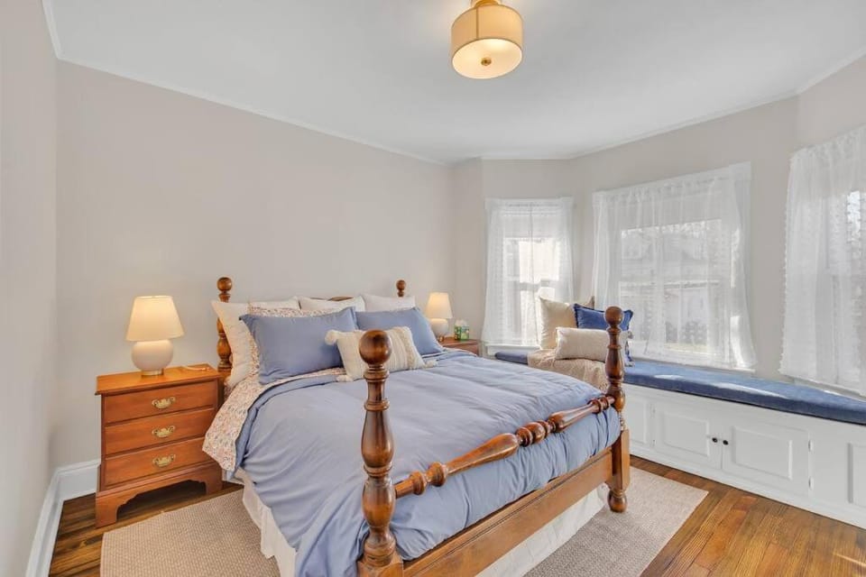 Prime West Hartford Center: Timeless Charm House in West Hartford