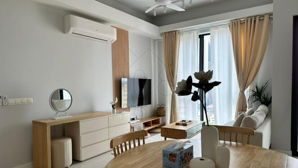 TV and multimedia, Living room, Seating area, Dining area, air conditioner