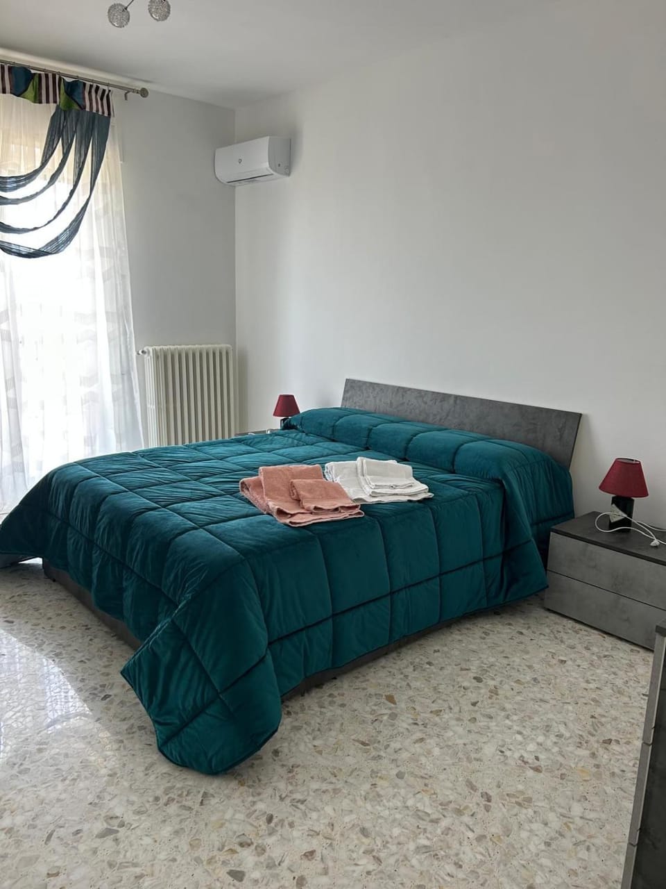 Bed, Bedroom, towels, air conditioner
