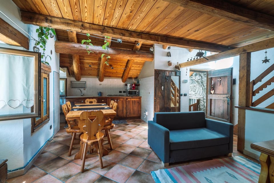 Kitchen or kitchenette, Living room, Seating area, Dining area, pet friendly, stove