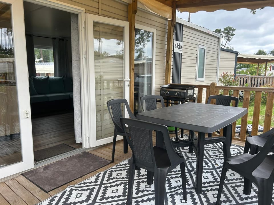 Camping Les Viviers chez So Claouey Campground/ 
RV Resort in Lege-Cap-Ferret