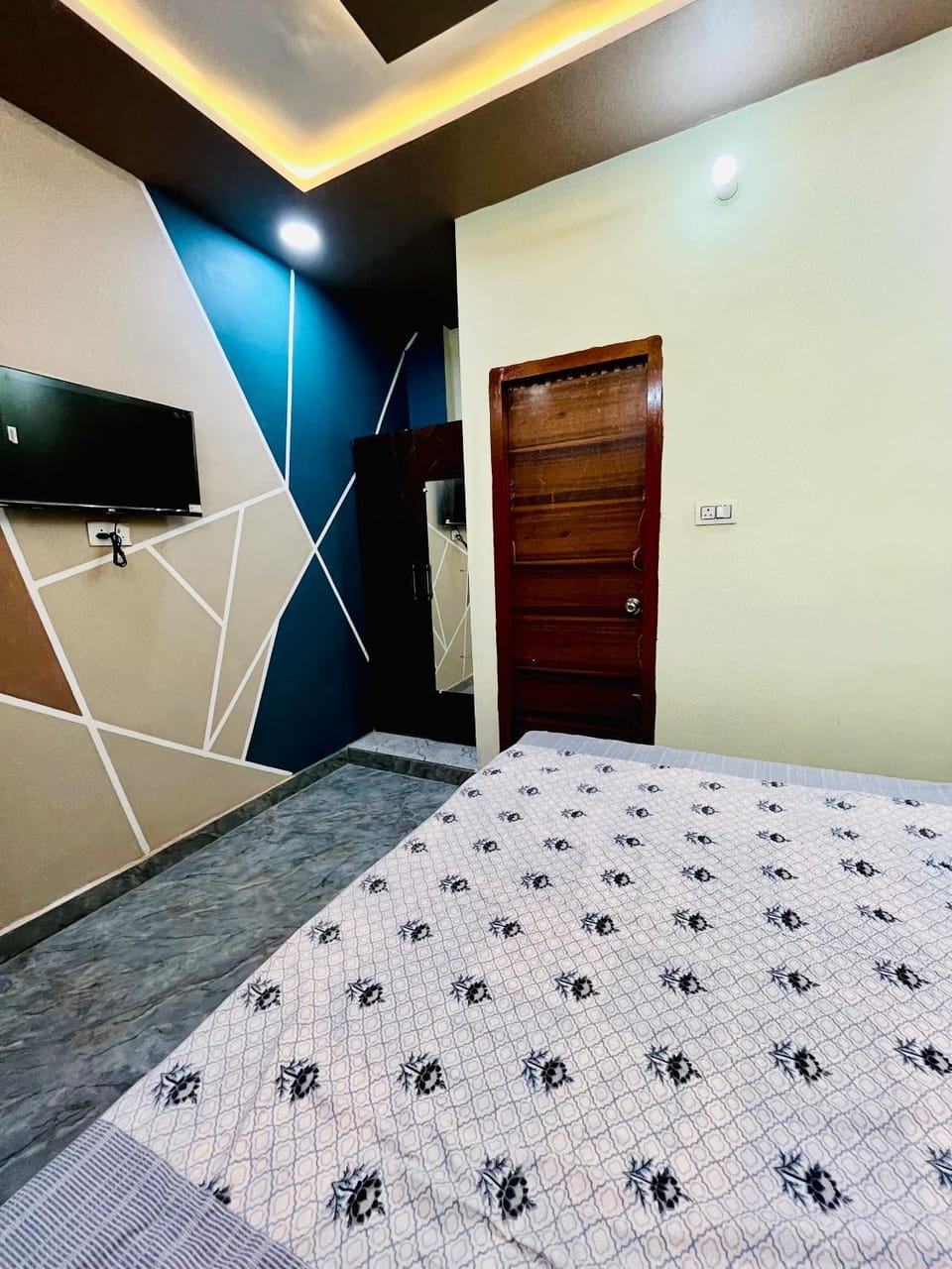 Bed, TV and multimedia, Photo of the whole room, Bedroom, wardrobe
