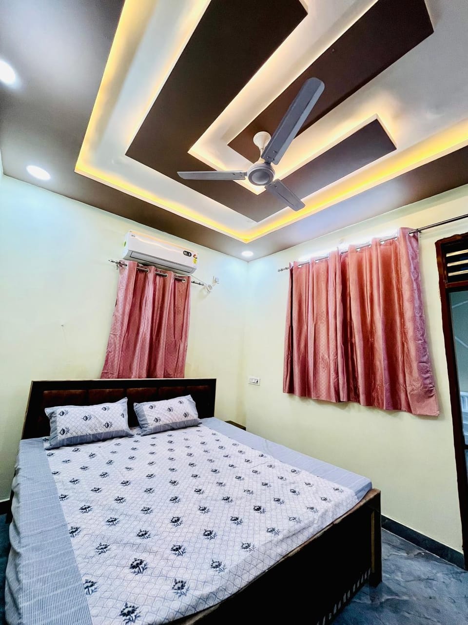 Bed, Photo of the whole room, Bedroom, air conditioner