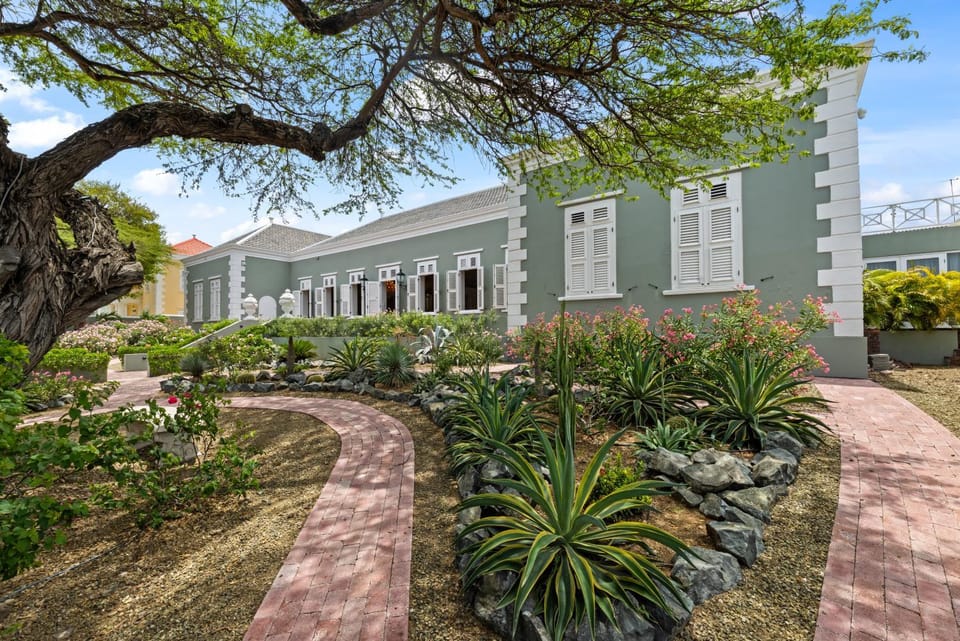 Property building, Garden