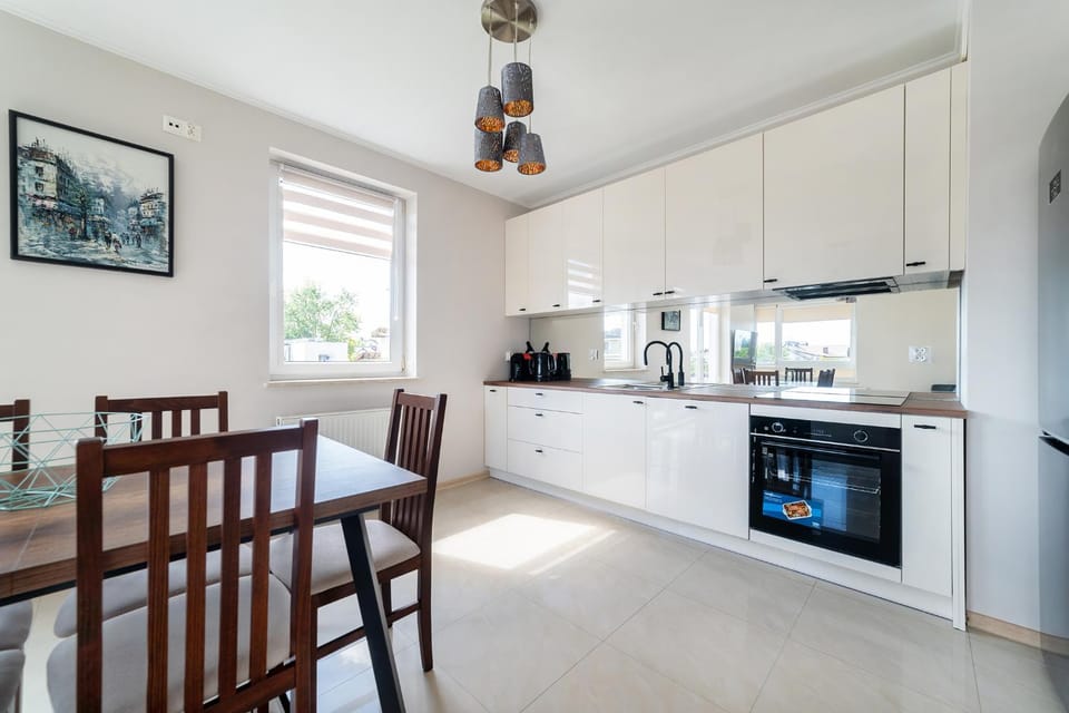 Kitchen or kitchenette, Dining area, dishwasher, oven, stove