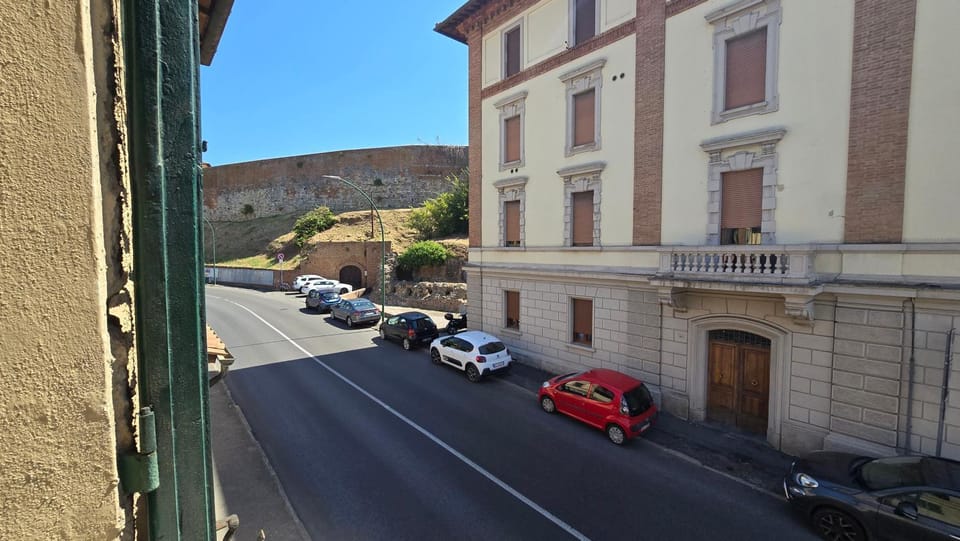Property building, Neighbourhood, Street view, Location, Parking