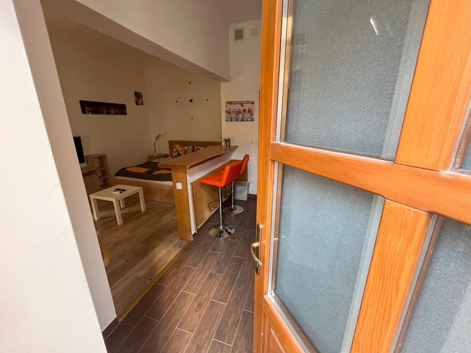 Bed, Dining area