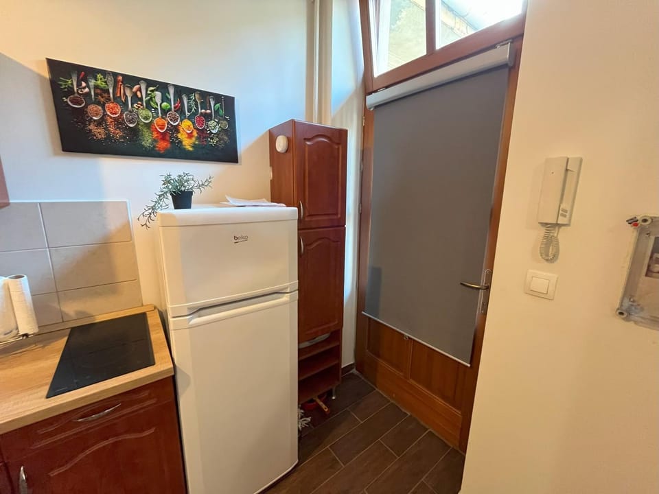 Facade/entrance, Kitchen or kitchenette