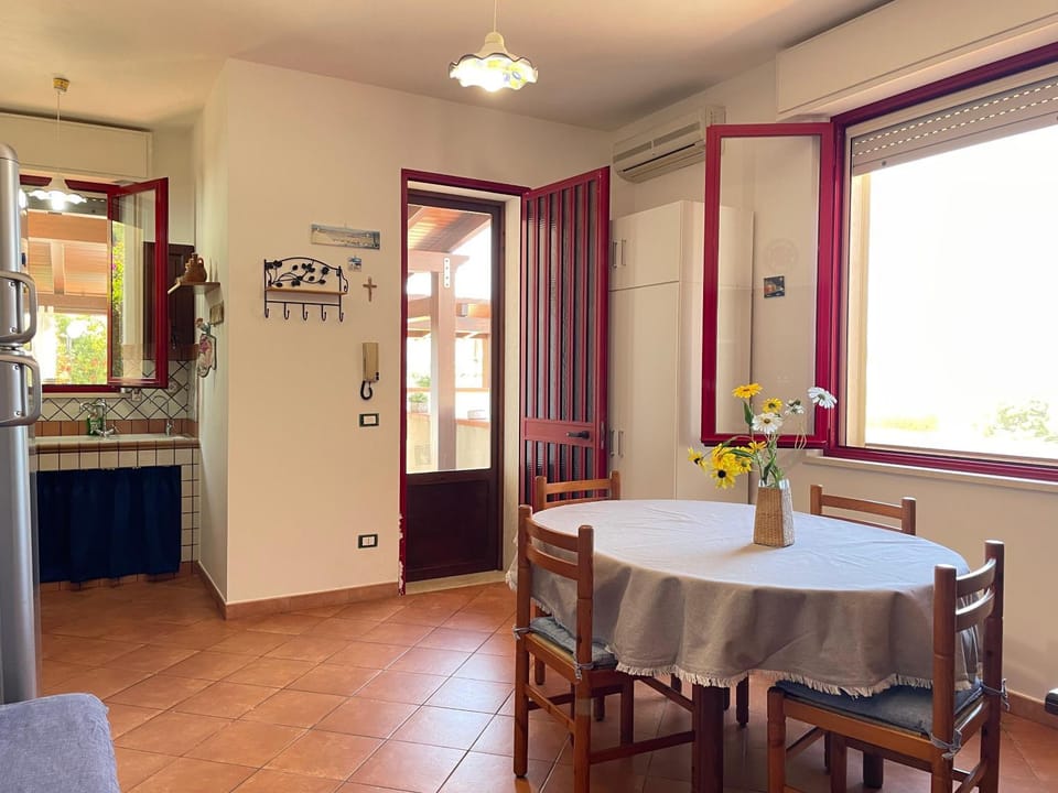 Seating area, Dining area