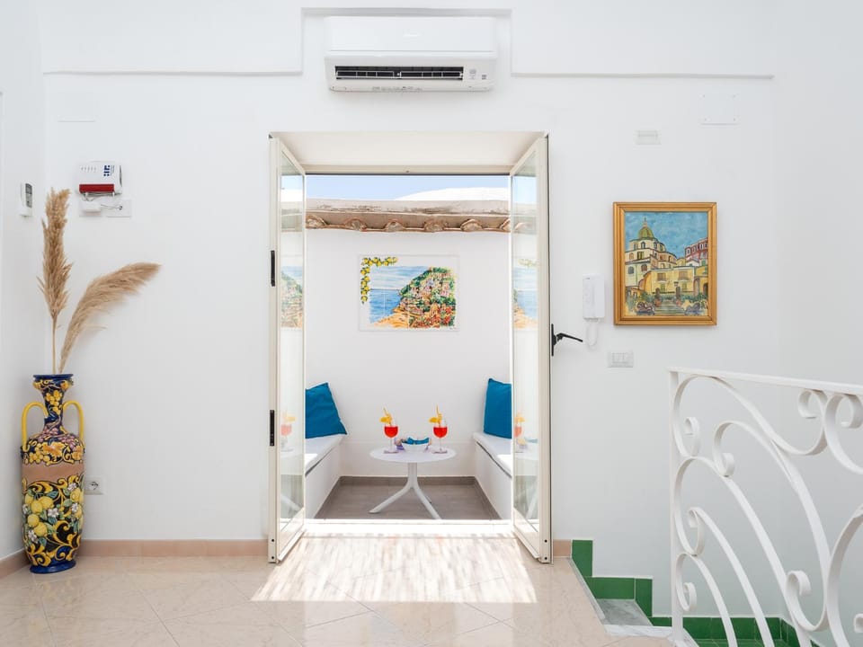 Balcony/Terrace, Decorative detail, air conditioner