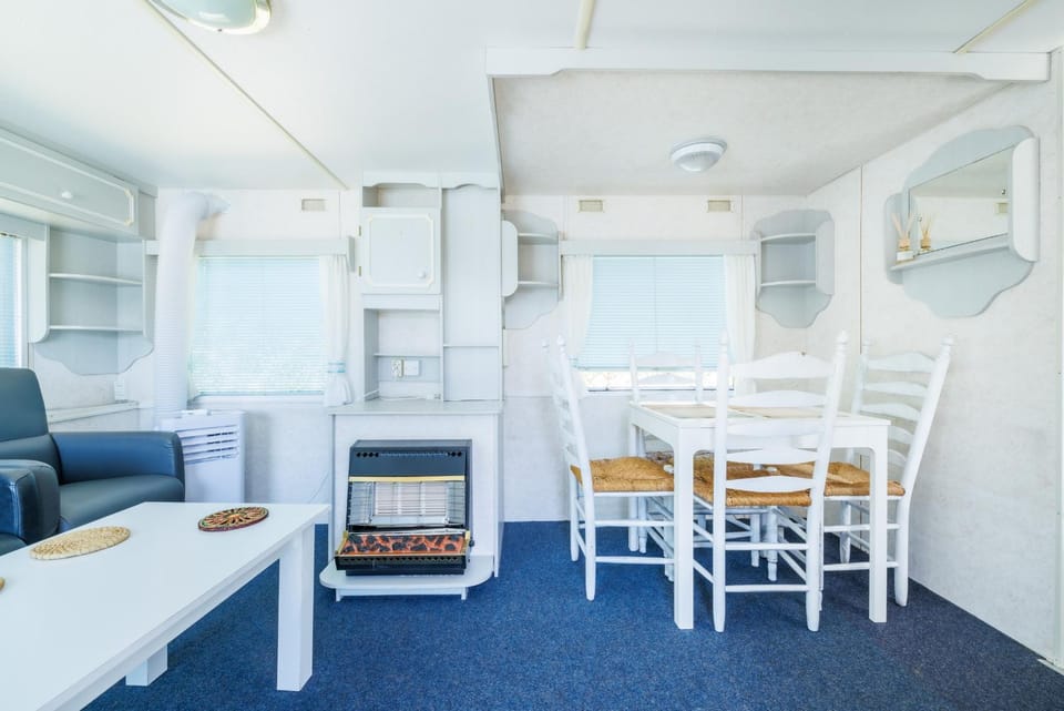 Living room, Seating area, Dining area, air conditioner