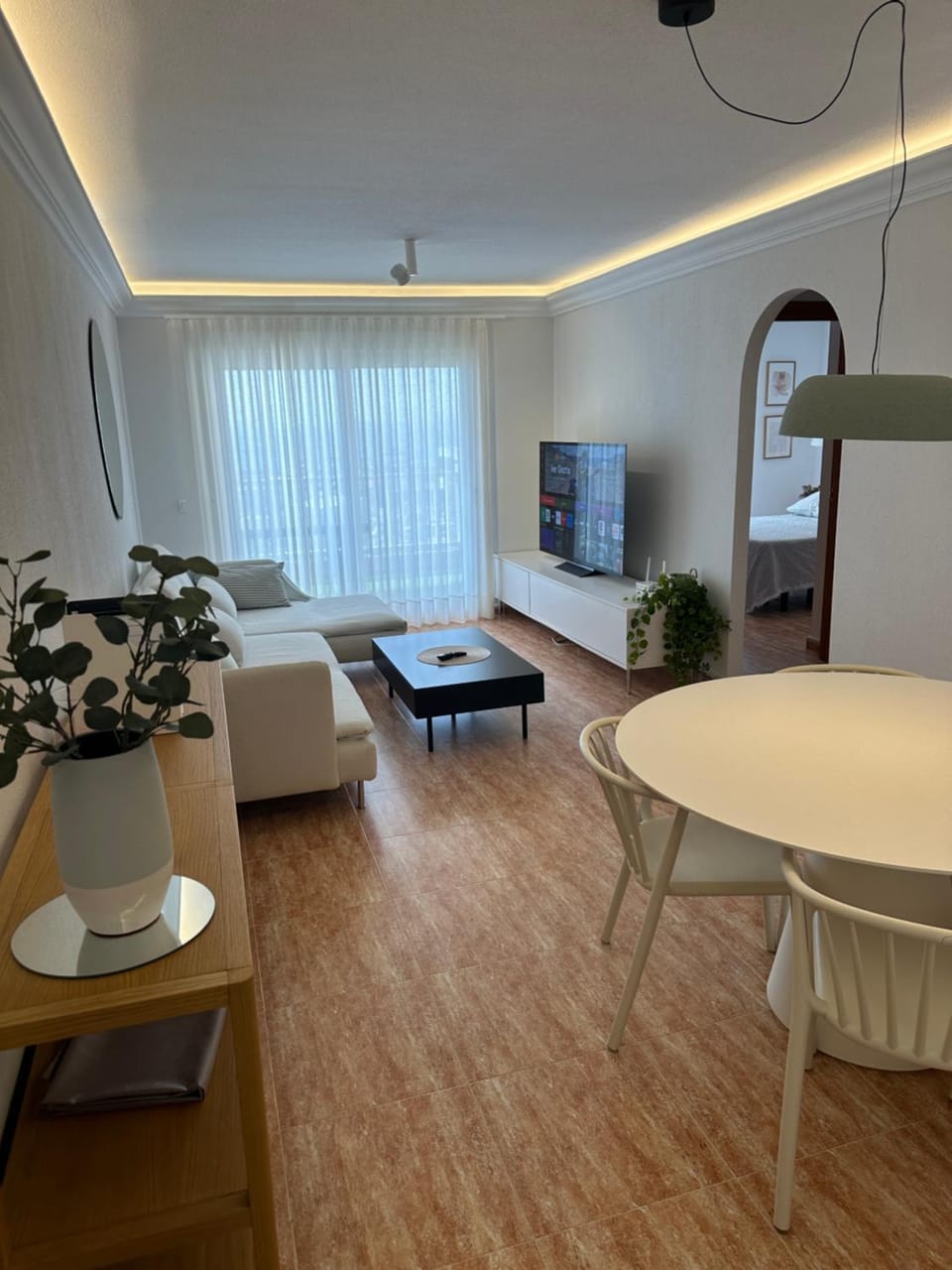 Communal lounge/ TV room, TV and multimedia, Living room, Photo of the whole room, Seating area, Dining area