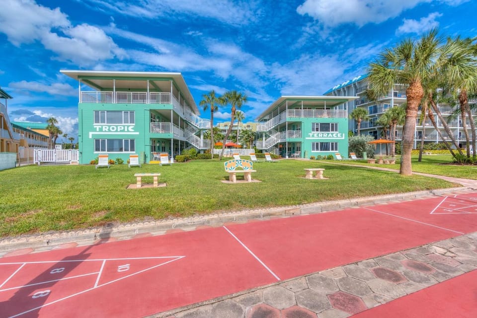 Tropic Terrace Suite #12 - Beachfront Resort Resort in Treasure Island