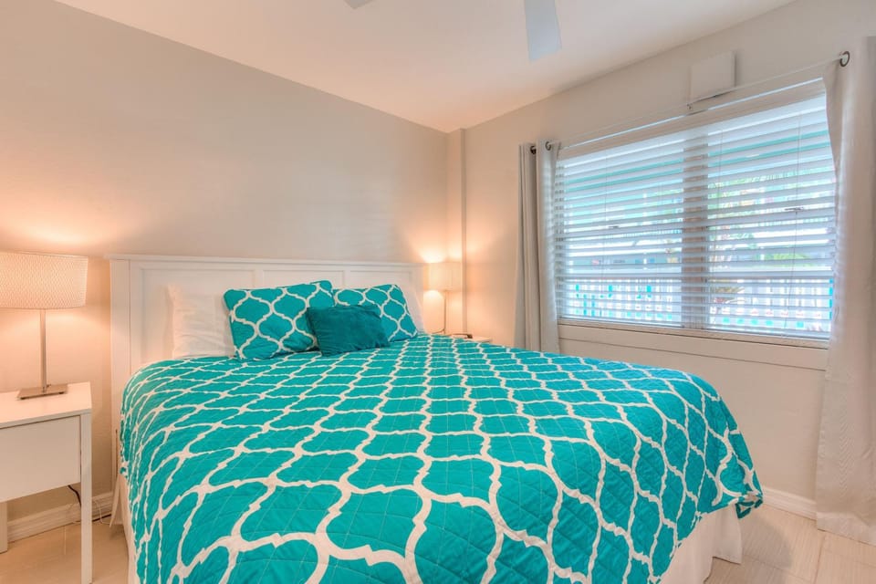 Tropic Terrace #21 - Beachfront Rental Resort in Treasure Island