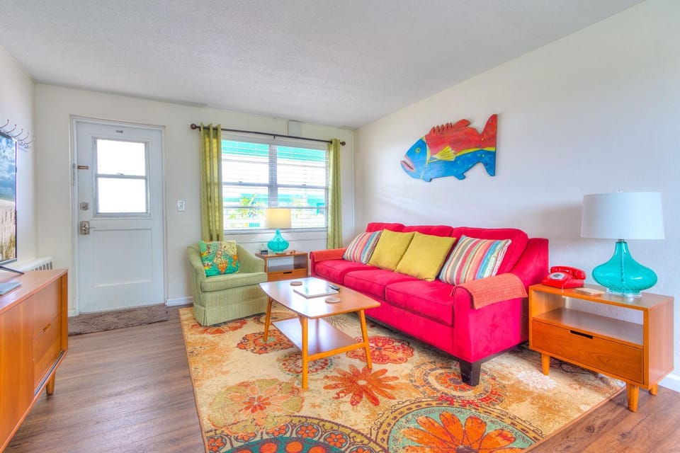 Tropic Terrace Suite #29 - Beachfront Resort Apartment in Treasure Island