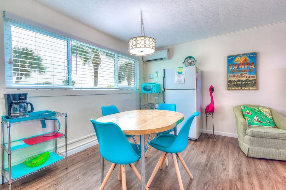Tropic Terrace Suite #29 - Beachfront Resort Apartment in Treasure Island