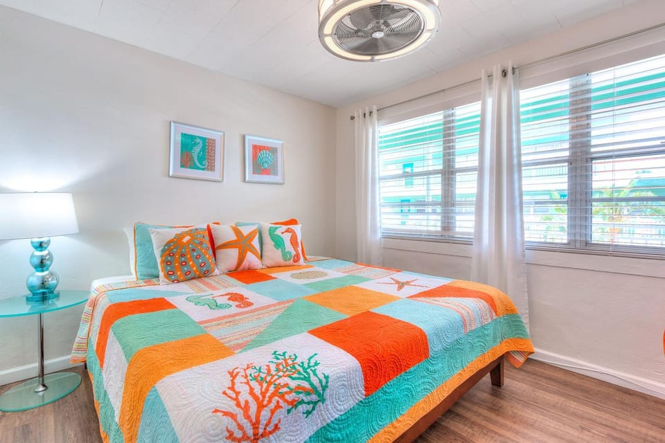 Tropic Terrace Suite #29 - Beachfront Resort Apartment in Treasure Island