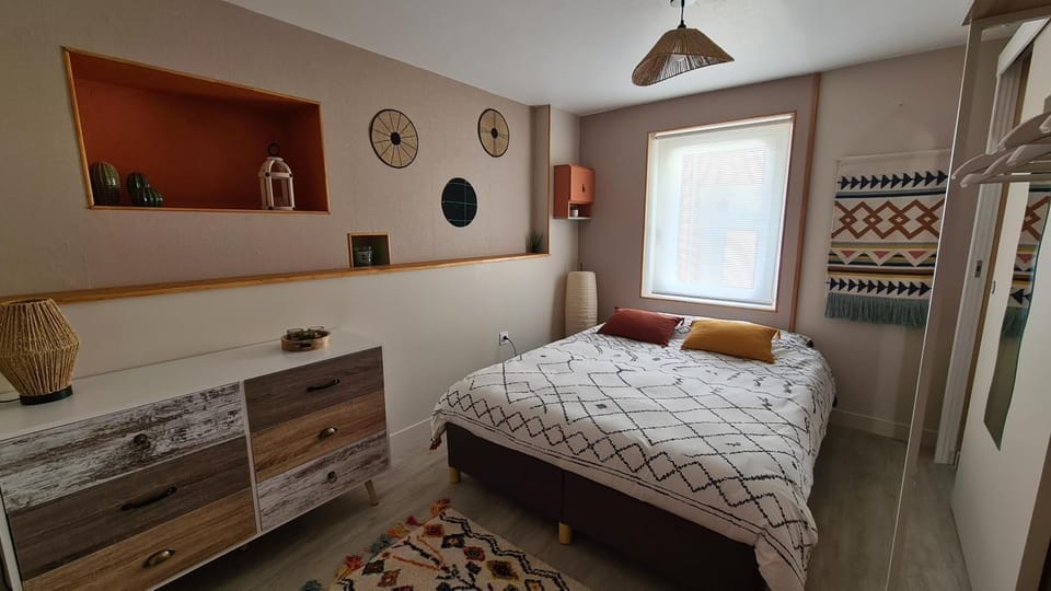 Bed, Photo of the whole room, Bedroom