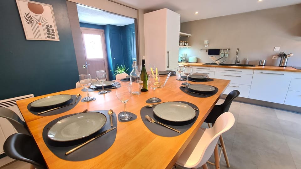Food and drinks, Dining area, Food