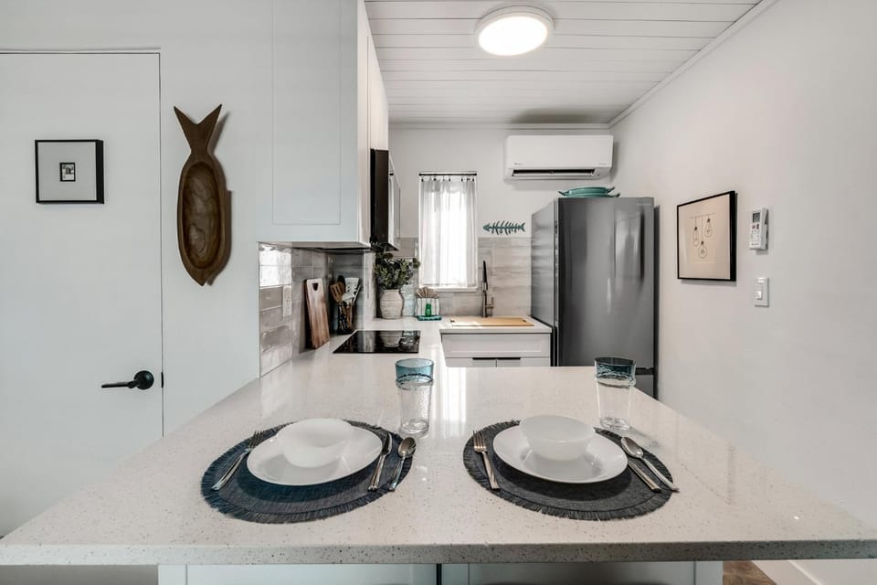 Tropic Terrace Suite #39 - Beachfront Resort Apartment in Treasure Island