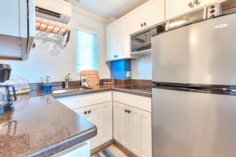 Tropic Terrace Suite #51 - Beachfront Resort Apartment in Treasure Island