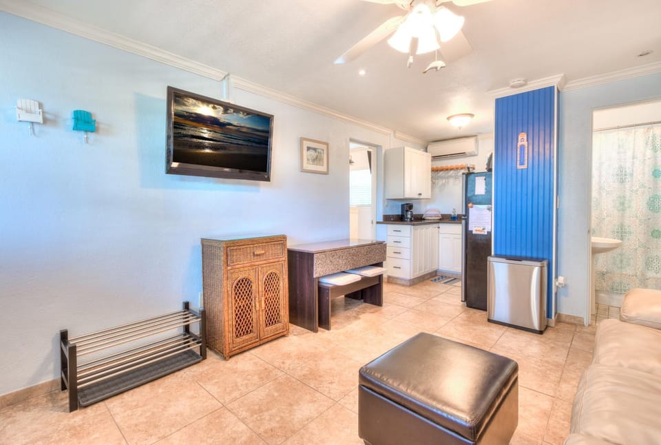 Tropic Terrace Suite #51 - Beachfront Resort Apartment in Treasure Island