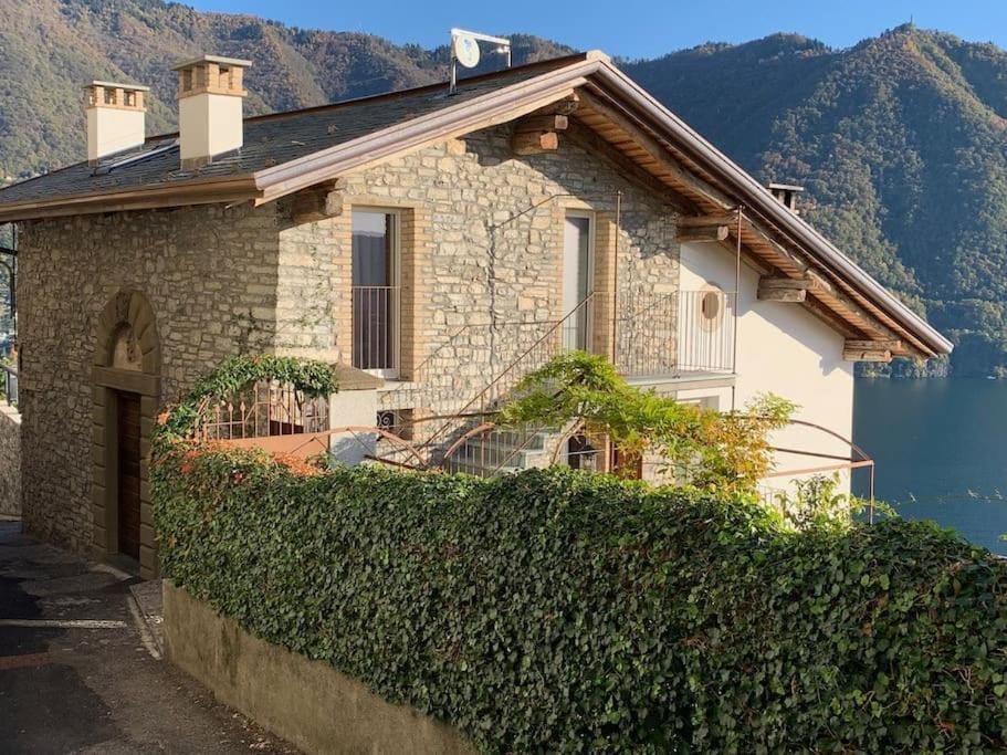 Il Monsignore - Finnish WoodenJacuzzi and Stunning Lake Views Apartment in Cernobbio