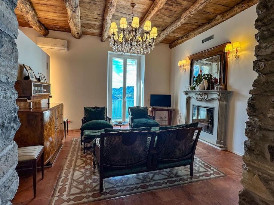 Il Monsignore - Finnish WoodenJacuzzi and Stunning Lake Views Apartment in Cernobbio