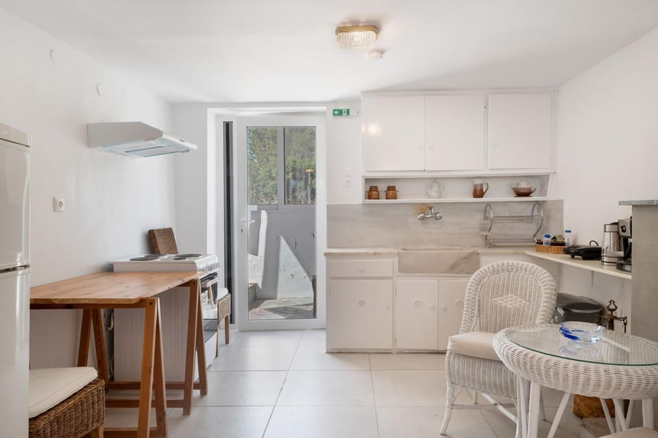Property building, Kitchen or kitchenette, Living room