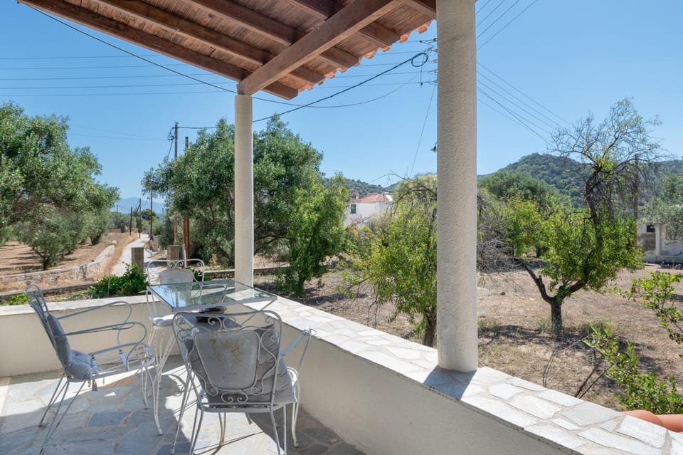 Property building, Balcony/Terrace, Living room