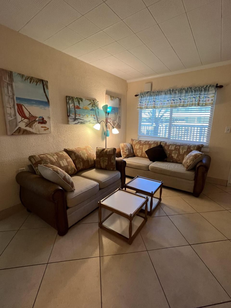 Tropic Terrace Suite #8 - Beachfront Resort Apartment in Treasure Island