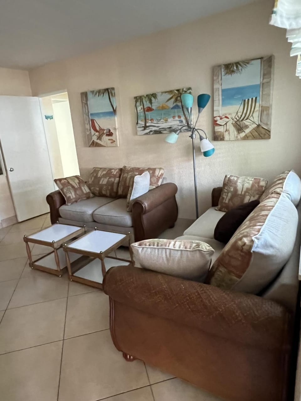 Tropic Terrace Suite #8 - Beachfront Resort Apartment in Treasure Island