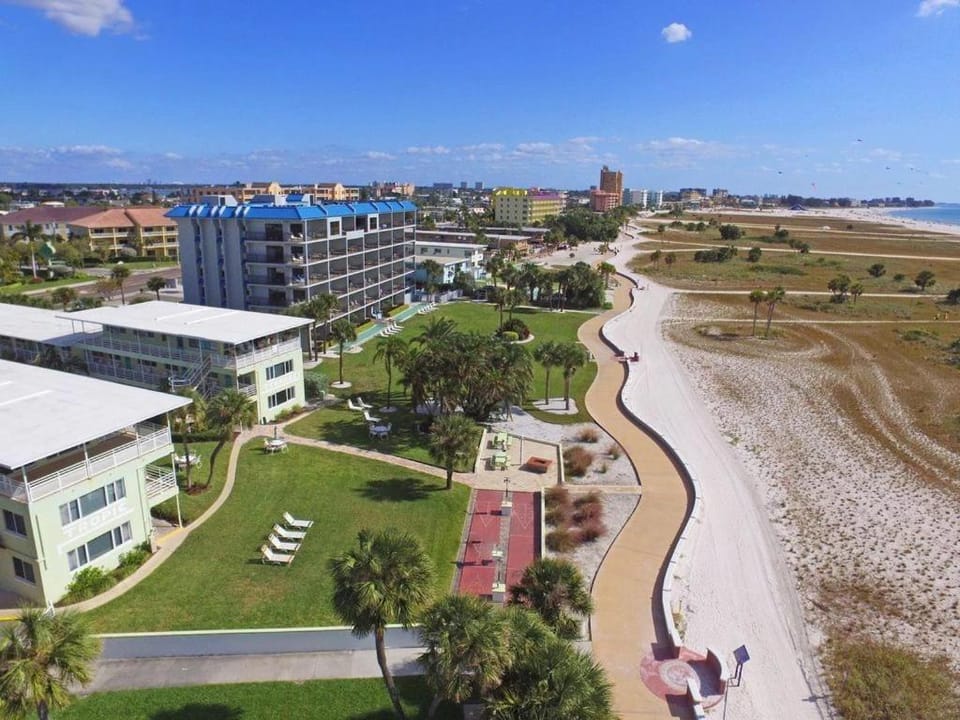 Tropic Terrace Suite #9 - Beachfront Resort Resort in Treasure Island