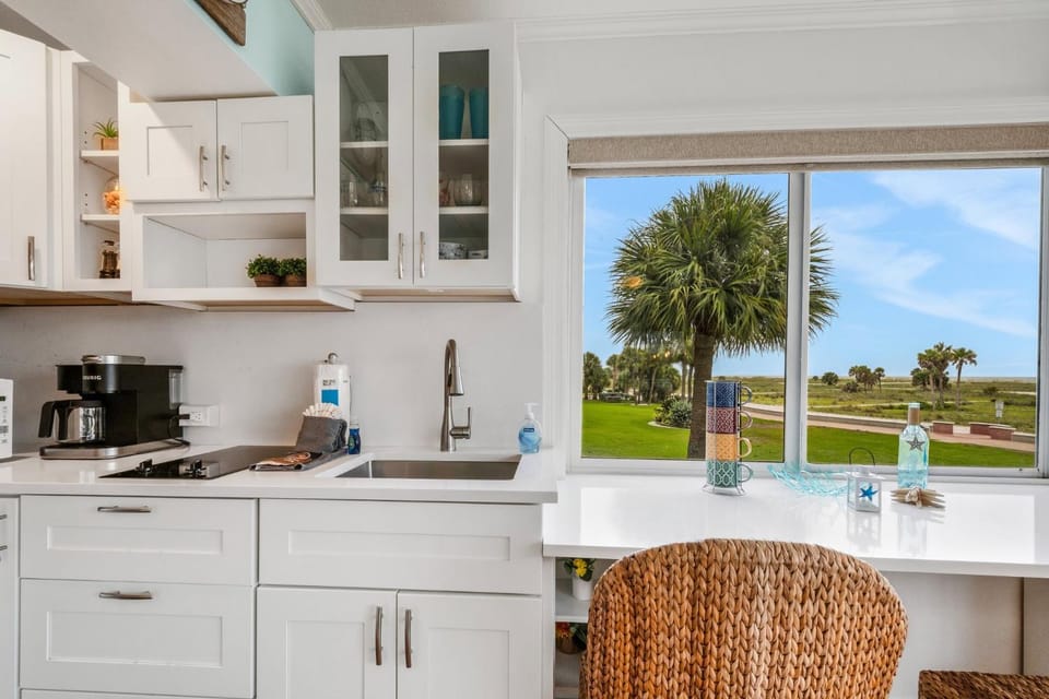 Tropic Terrace Resort #27 -Beach View Suite Apartment in Treasure Island