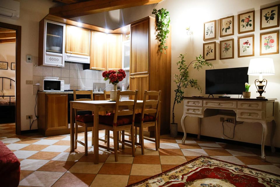 Communal lounge/ TV room, TV and multimedia, Kitchen or kitchenette, Living room, Dining area, Evening entertainment, oven, stove
