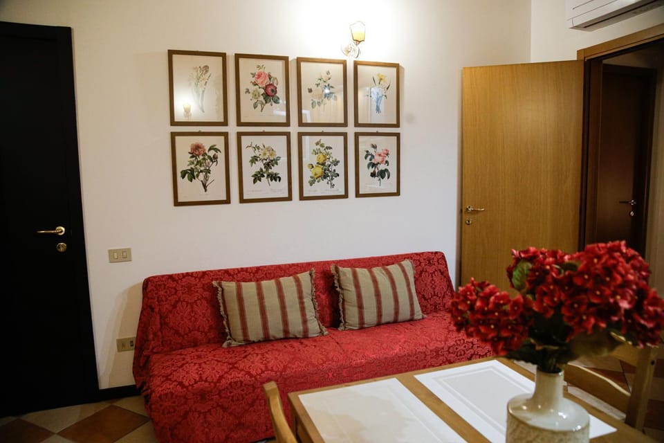 Living room, Decorative detail, Seating area