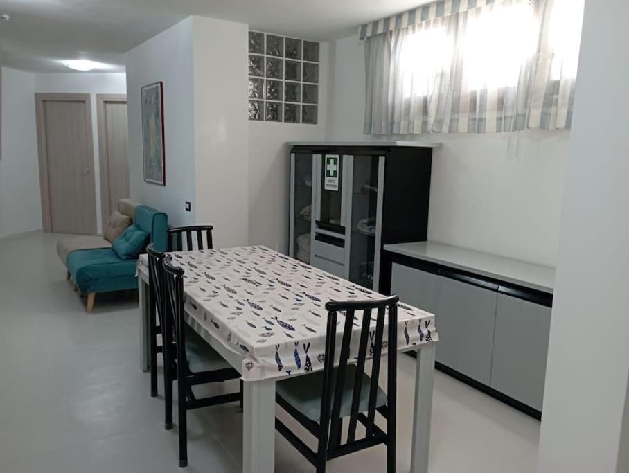 Communal lounge/ TV room, Living room, Dining area