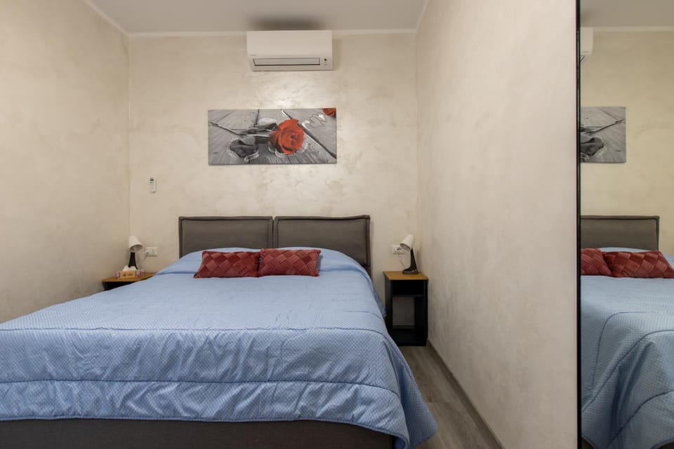 Bed, Photo of the whole room, Bedroom, air conditioner