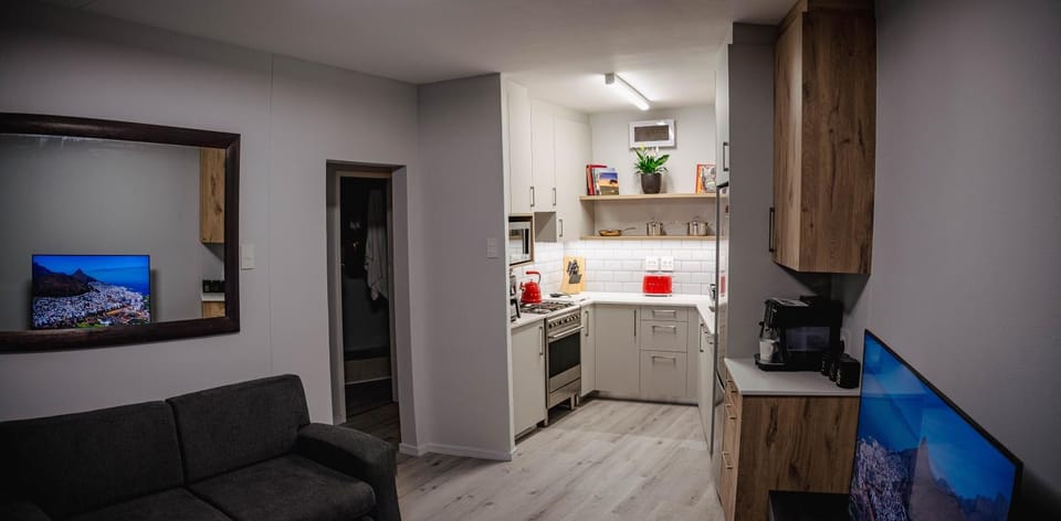 TV and multimedia, Kitchen or kitchenette, oven, stove