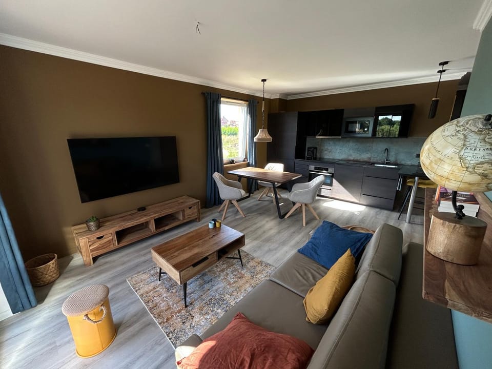 TV and multimedia, Living room, Seating area